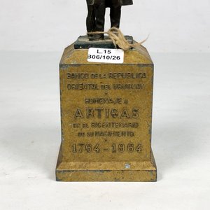 Alcancía Figura Artigas Bicentenario Banco República Oriental Uruguay - imagen 4