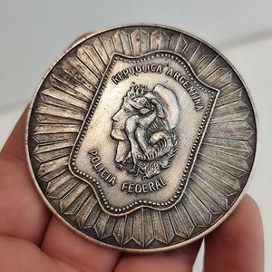Lote anterior: Medalla Conmemorativa Policía Federal Argentina Escudo Metálico 6x6cm