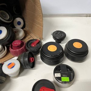 Lote de más de 60 tapones para termos de diversos modelos - imagen 3
