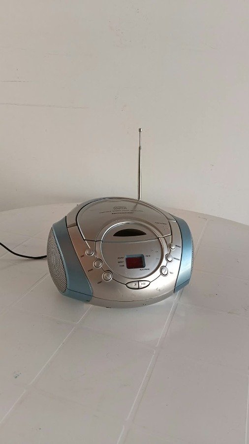 Radio Portátil Premier con CD y Radio FM/AM - Funciona
