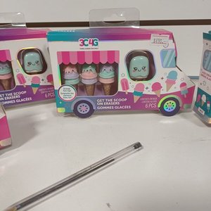 Set de Gomas de Borrar Camión de Helados "Make It Real" - imagen 7