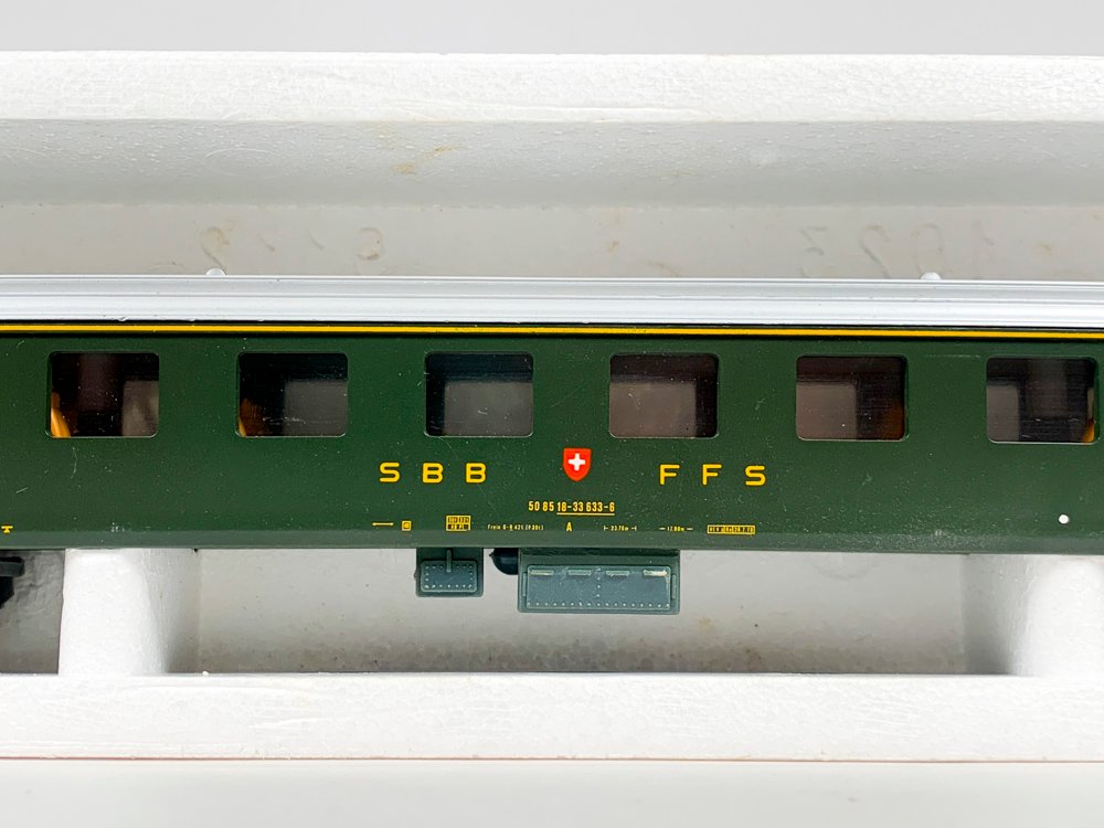 Vagon de tren modelo Lima, color verde y gris - imagen 4