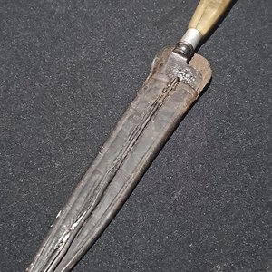 Lote anterior: Cuchillo Antiguo Guazubirá con Vaina de Cuero y Hoja de Acero Solingen