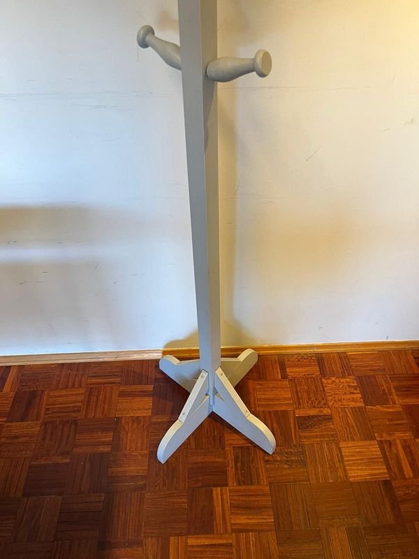 Perchero de madera para guardar ropa - imagen 4