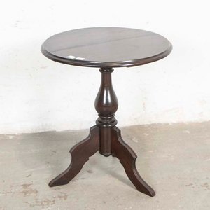 Mesa Auxiliar Circular Inglesa de Madera Oscura con Pie Trípode - imagen 1