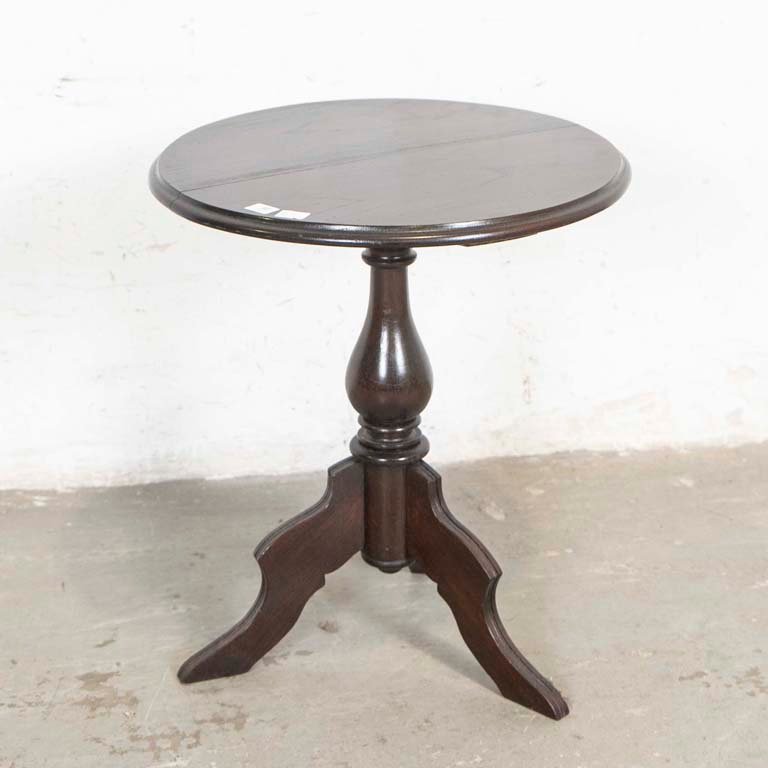 Mesa Auxiliar Circular Inglesa de Madera Oscura con Pie Trípode