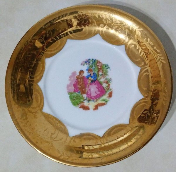 Platillo de Porcelana Rococó con Escena Romántica y Borde Dorado - imagen 1