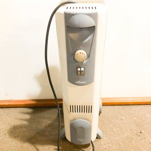 Radiador de Aceite Ufesa Blanco con Ruedas y Controles - imagen 3