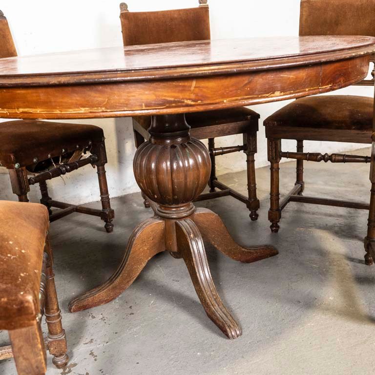 Mesa de comedor con seis sillas en estilo Tudor - imagen 3