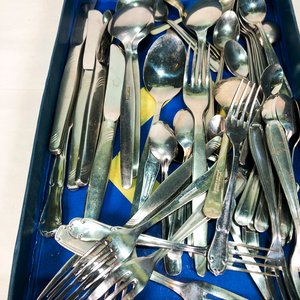 Set de 27 Cubiertos Metálicos: Tenedores, Cucharas y Cuchillos - imagen 3