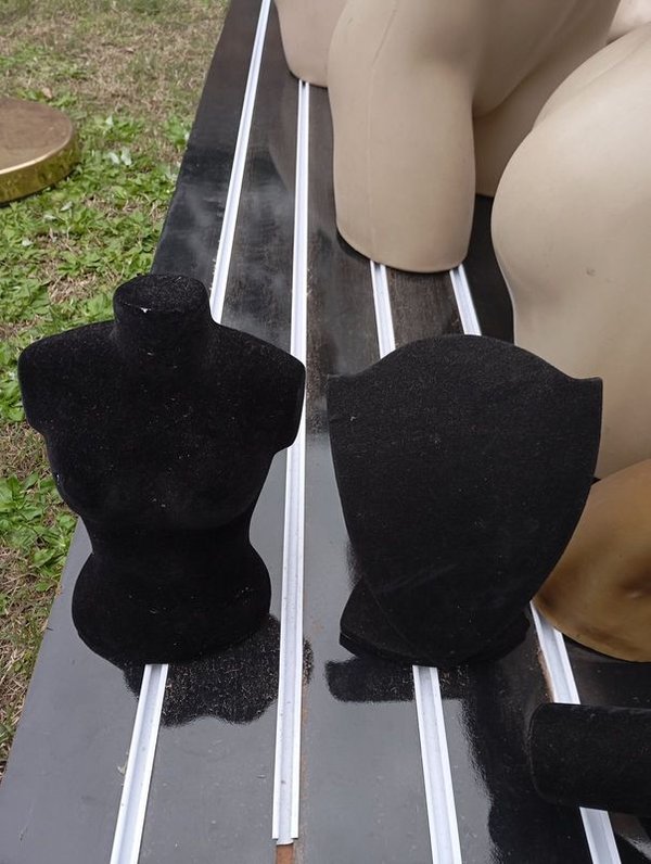 Maniquíes para bisutería en buen estado