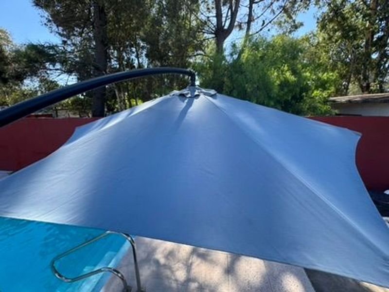 Gran Sombrilla Moderna para Piscina - imagen 9