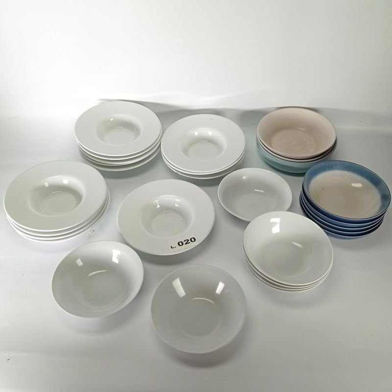 Platos y tazones de porcelana en buen estado - imagen 1