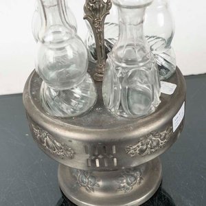 Vinagrera de Cristal y Metal Plateado con Figuras Decorativas - imagen 2