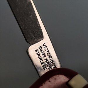 Navaja de Bolsillo Victorinox Roja Pequeña - imagen 4