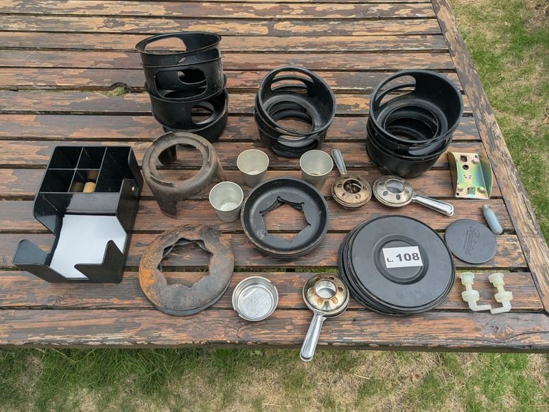 Lote siguiente: Bases y mecheros para fondue en metal + Porta servilletas y organizador