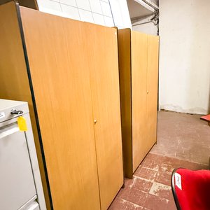 Lote anterior: Dos placares/roperos de madera clara