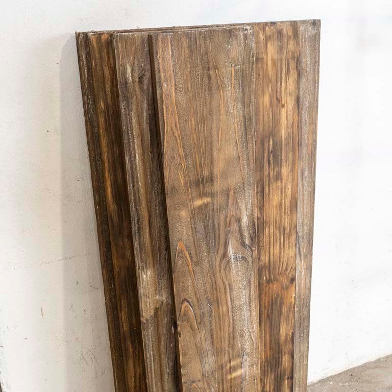 Estructura metálica con estantes de madera para almacenamiento - imagen 3
