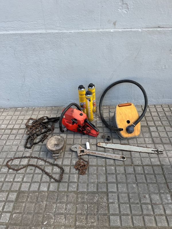 Motosierra a Repuesto con Accesorios: Espumas, Llave Francesa, Foco e Inflador