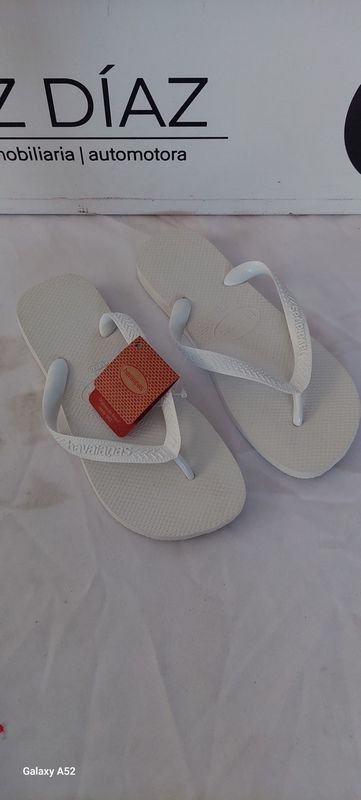 Lote anterior: Zapatillas de playa en buen estado