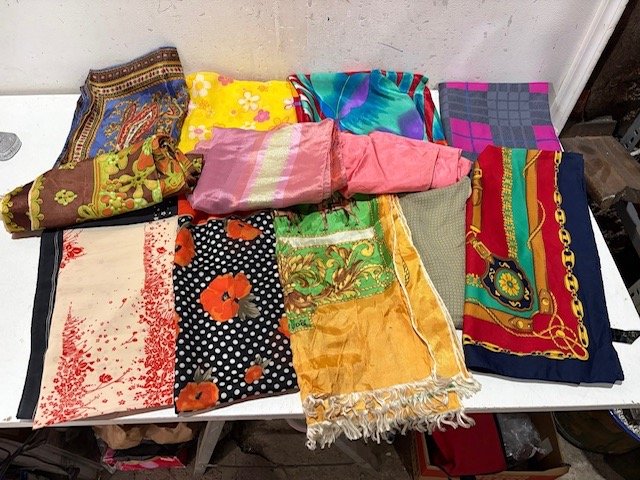 Lote de Pañuelos Estampados de Seda y Viscosa