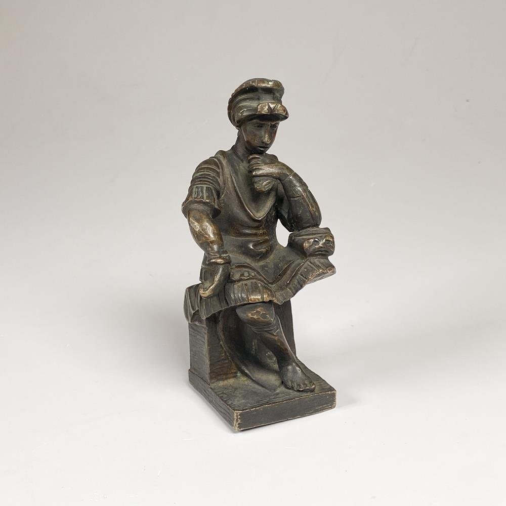 Figura de Bronce de Personaje Histórico, Firmada