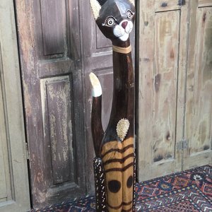 Figura Decorativa de Gato en Madera Tallada - imagen 2