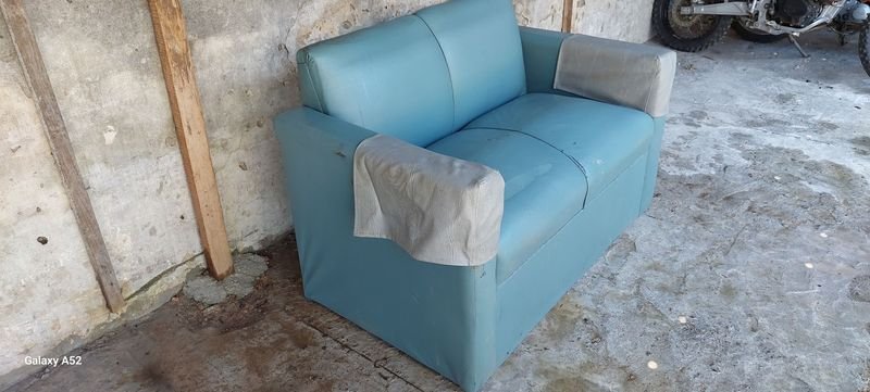 Silla de dos cuerpos en cuero azul con funda en los posabrazos - imagen 5