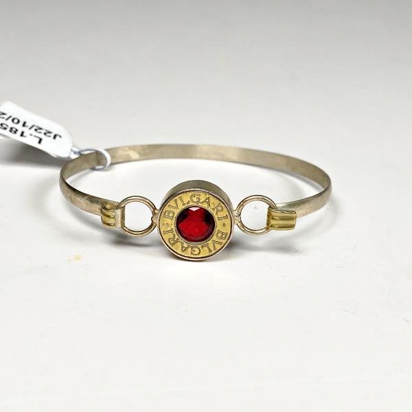 Pulsera de Plata con Piedra Roja y Detalles Dorados