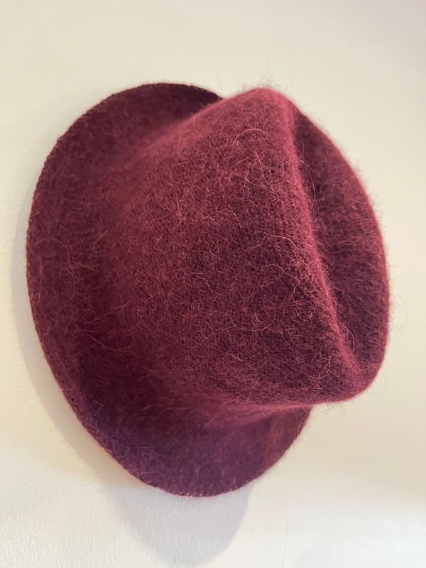 Lote anterior: Sombreros de fieltro en color borgoña