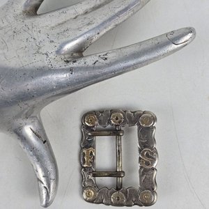 Lote anterior: Hebilla de Cinturón Antigua en Plata y Oro con Iniciales
