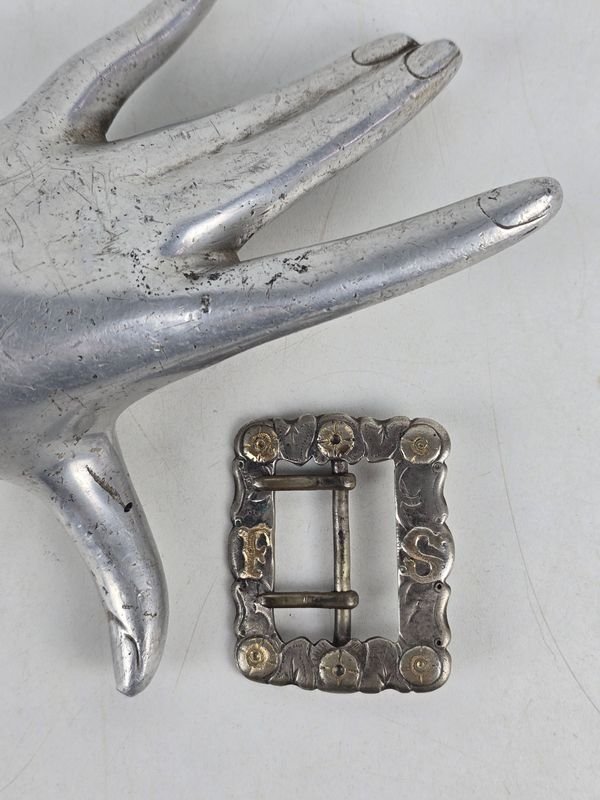 Hebilla de Cinturón Antigua en Plata y Oro con Iniciales