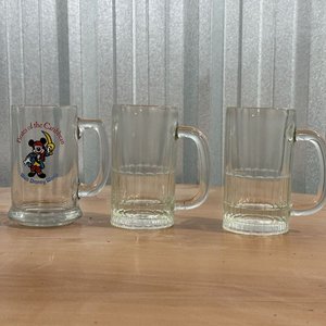 Lote anterior: Lote de 3 Jarras Cerveceras de Vidrio, una con Diseño Disney "Pirates of the Caribbean"
