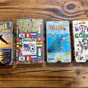 Lote siguiente: Videocassettes VHS Antiguos: Flipper, Little Cobras, World Cup Fever USA ’94