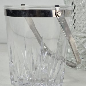 Lote de Floreros y Jarrón Decorativo en Cristal Tallado y Hielera Metálica - imagen 2