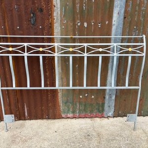 Lote siguiente: Respaldo de Cama de 2 Plazas en Hierro Forjado con Detalles Dorados