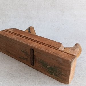 Cepillo de carpintero antiguo de madera con cuchilla sellada - imagen 4
