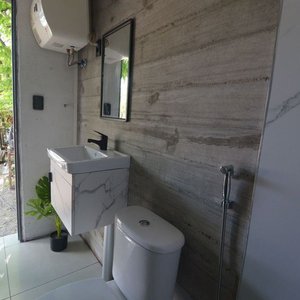 Baño Móvil Prefabricado Completo con Lavabo, Inodoro y Calentador - imagen 6