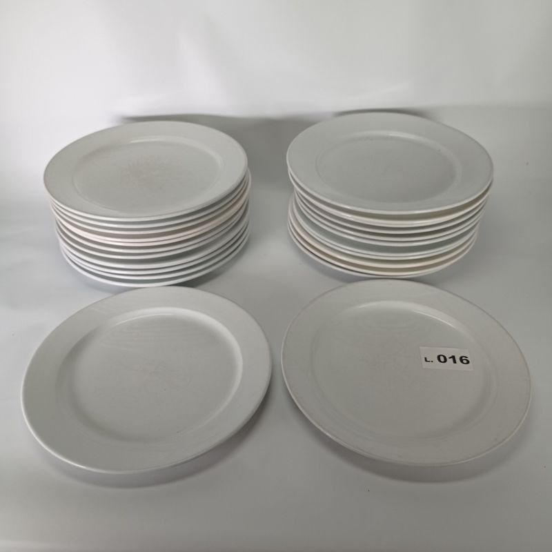 Platos de porcelana blanca en buen estado - imagen 3