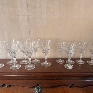 Lote siguiente: Juego de 12 Copas de Vidrio Labrado