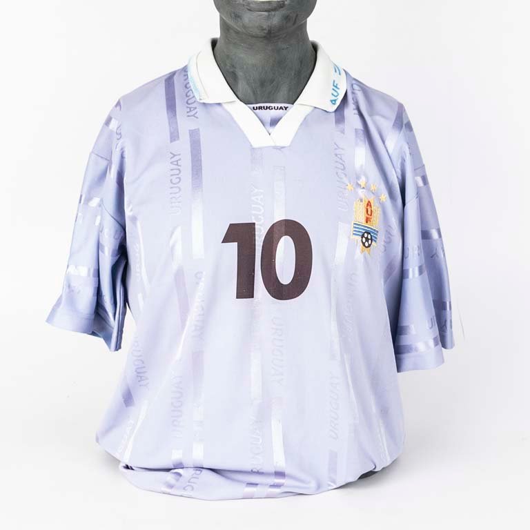 Lote anterior: Camiseta de la selección de Uruguay oficial de tienda N°10 modelo del año 2000