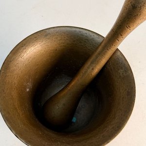 Mortero y Majadero de Bronce Antiguo - imagen 3
