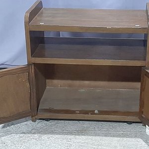 Mesa de TV de madera con estantes y ruedas - imagen 2