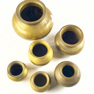 Seis floreros en bronce - imagen 2