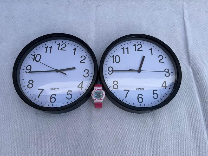 Lote siguiente: Relojes y reloj de bolsillo para la venta