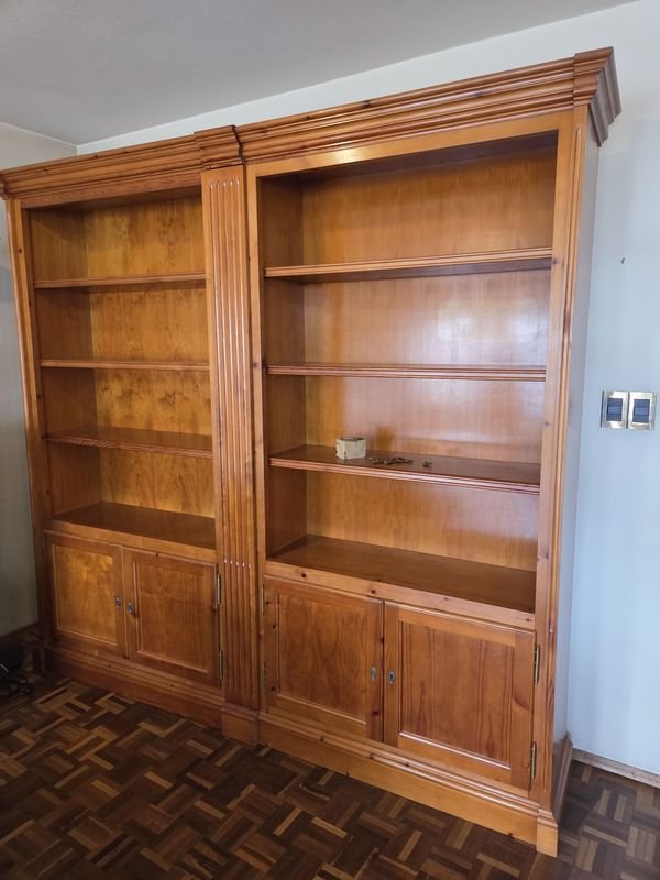 Excepcional biblioteca doble con bar extraíble desde su centro - imagen 3
