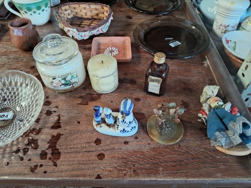 Lote de platos, tazas y velas aromáticas - imagen 2