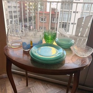 Lote siguiente: Jarra de Vidrio, Vasos, Platos y Cuencos Verdes