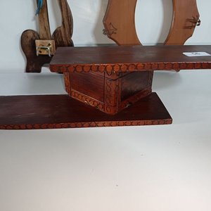 Repisas Antiguas de Madera con Diseños Decorativos - imagen 2