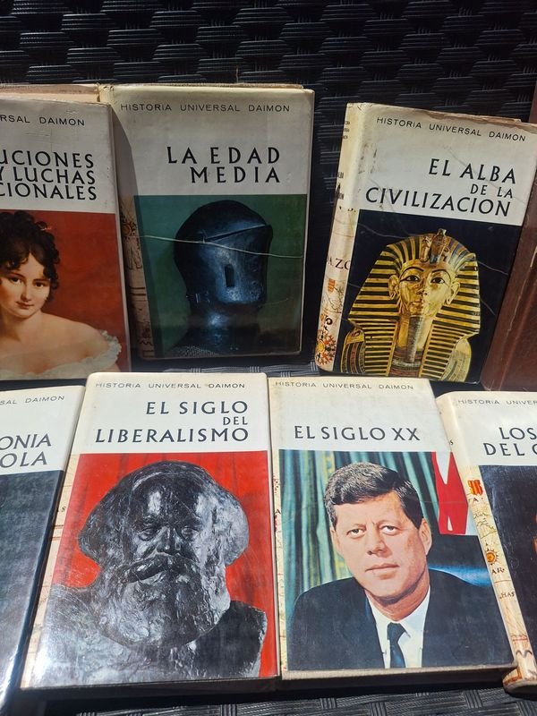 Colección de libros históricos y diccionario - imagen 3